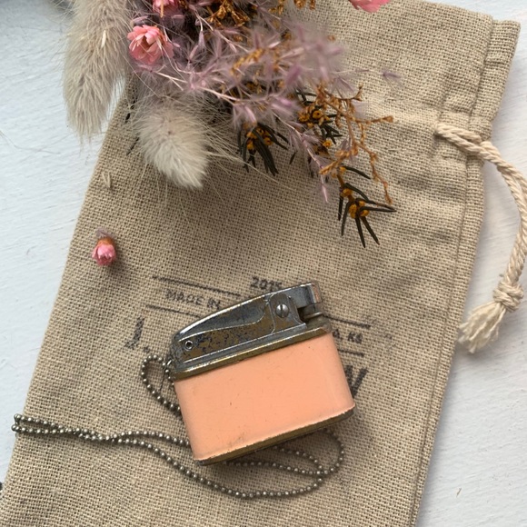 Vintage Floral Lighter Pendant 💐 🔥 ✨ - Picture 2 of 7